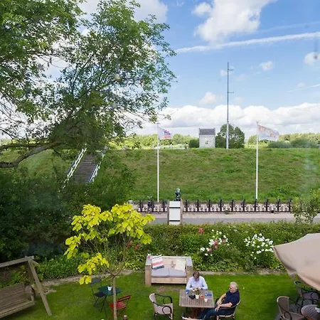 Beneden Sas Steenbergen (North Brabant)